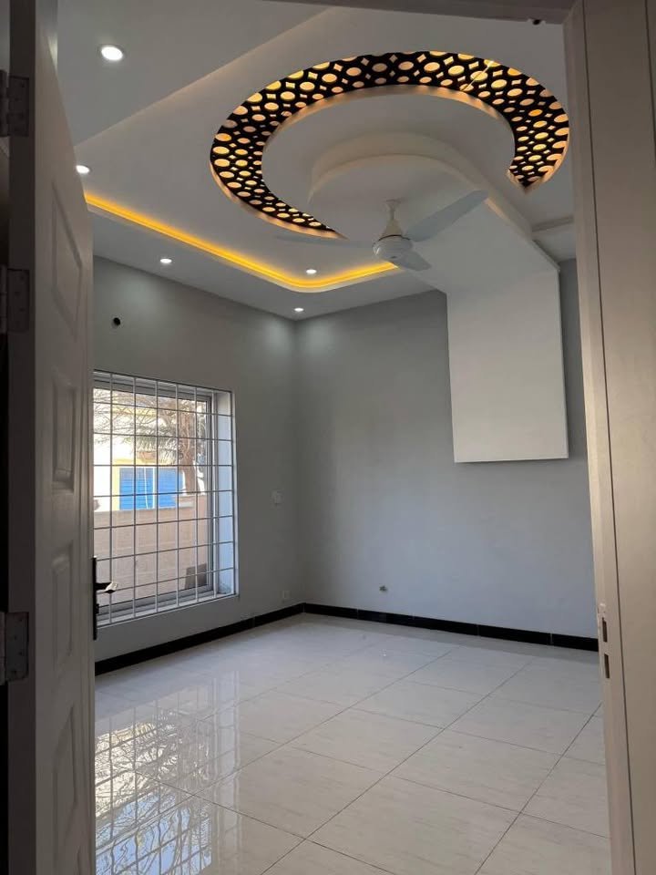 7 Marla Double Unit Luxury Designer House for Sale in Gulberg Residencia Near D-Markaz Islamabad 2